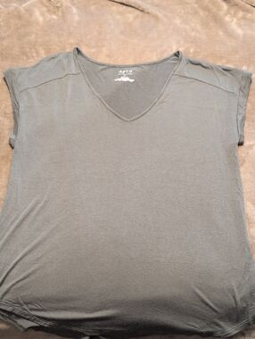 Apt. 9 Olive Green V-Neck Short Sleeve Tee Size Large